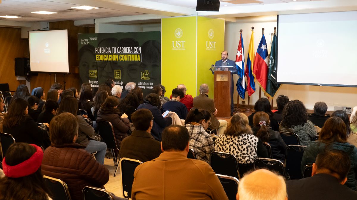 Expertos debaten en Santo Tomás sobre la Universalización de la Atención Primaria de Salud en Chile, Colombia y Cuba