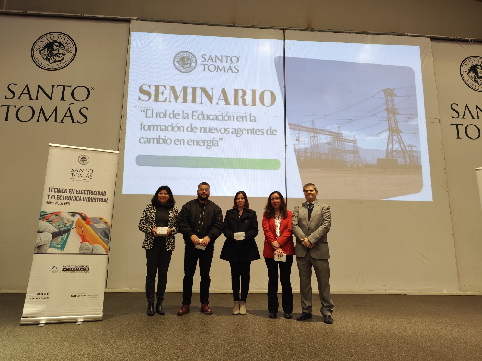Seminario de Energía reunió a instituciones de Gobierno, de educación y empresas en Santo Tomás La Serena