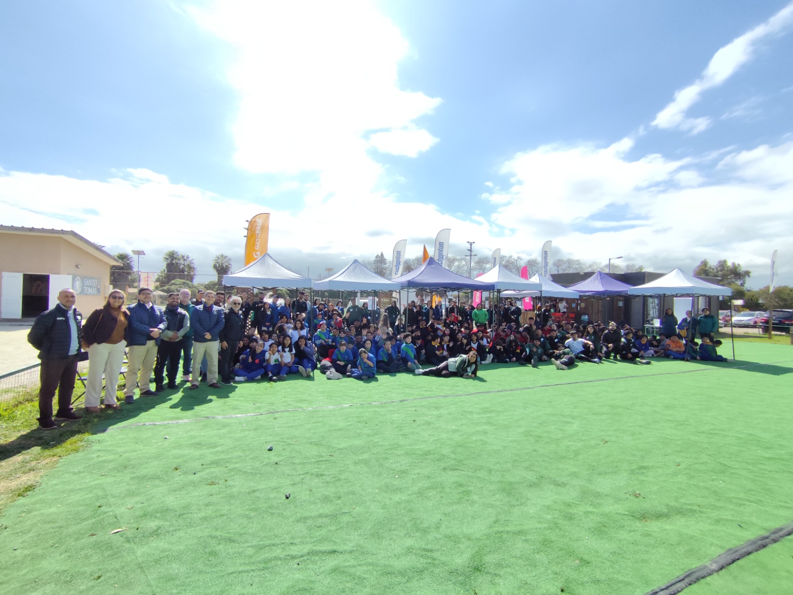 Colegios convencionales y especiales de la región se sumaron a actividad de deportes inclusivos que desarrolló Santo Tomás